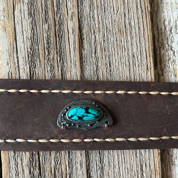 Handmade leather cuff bracelet - Picture 5 of 8